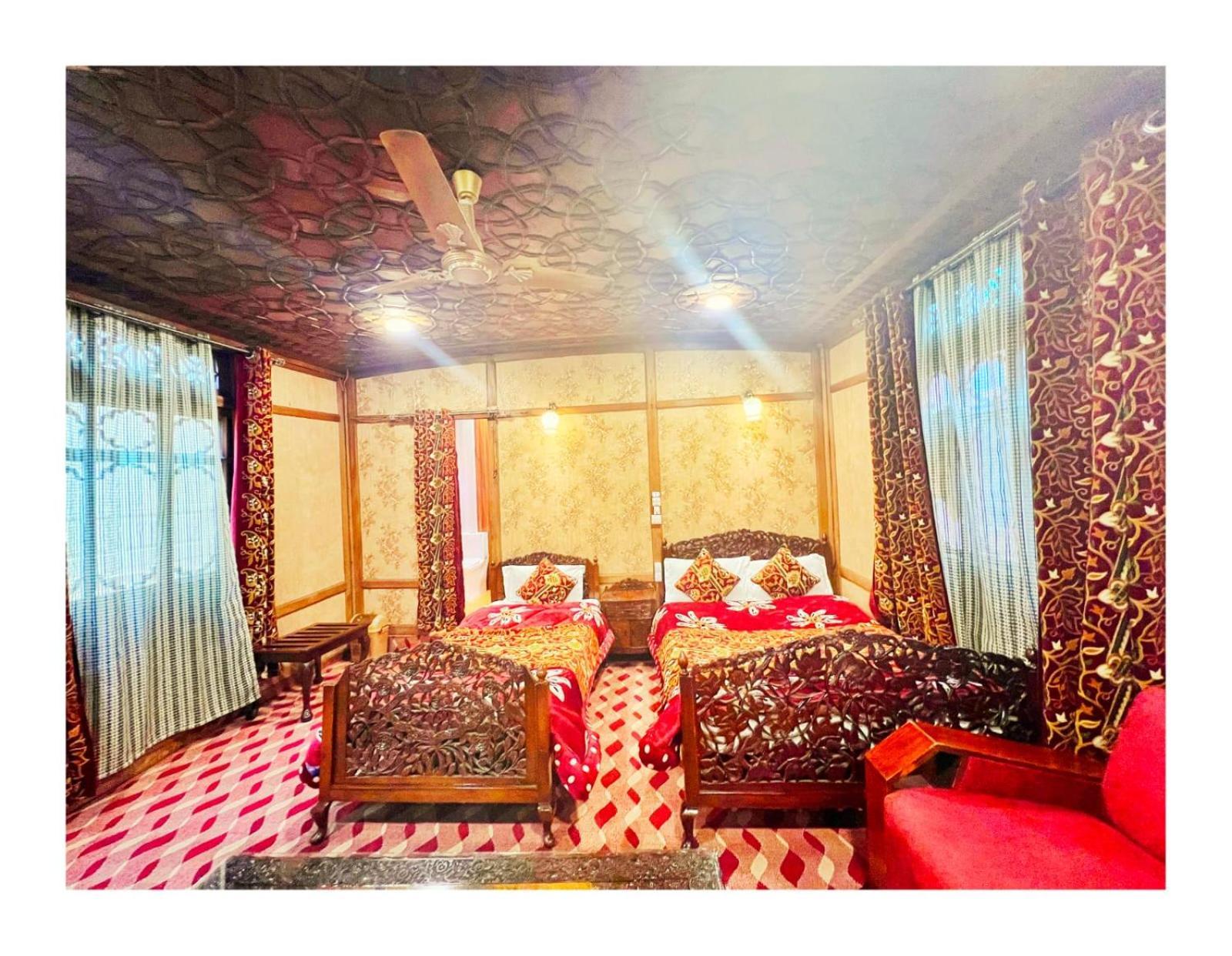 Mossess Group Of Houseboats Hotel Srīnagar Exterior foto